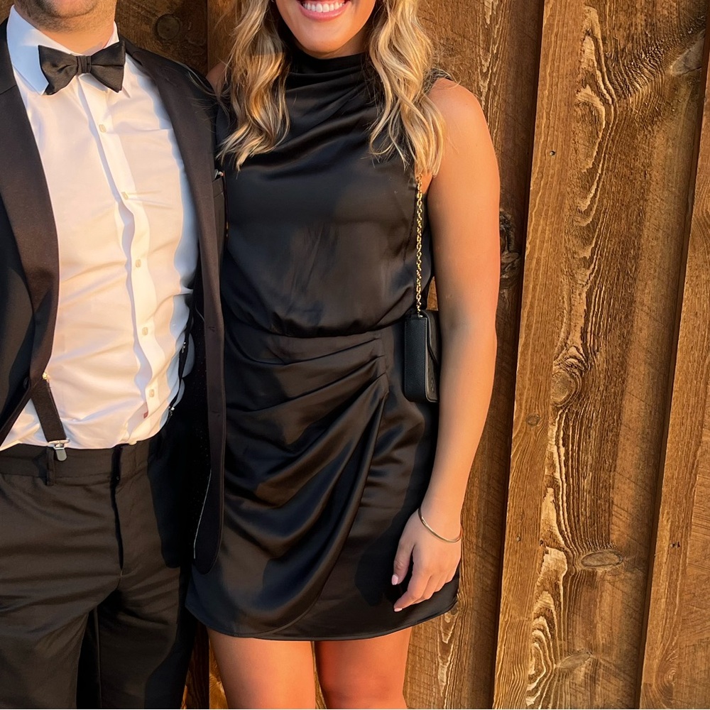 Elegant Black Sleeveless Dress